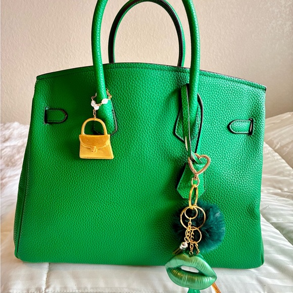 Glam Lips and Heel Charm Keychain l Gold Hardware - Picture 3 of 4